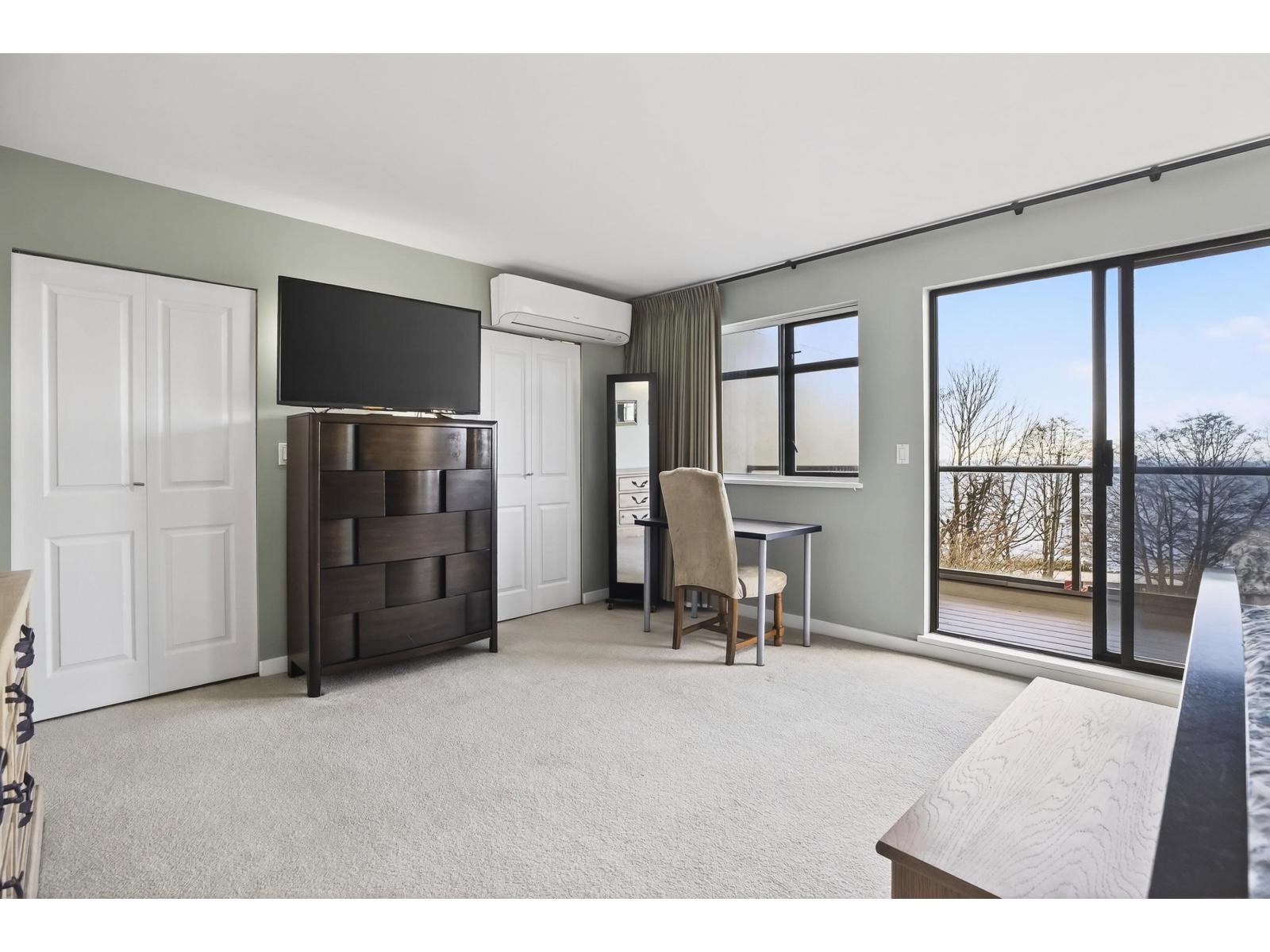 812 MAPLE STREET, White Rock