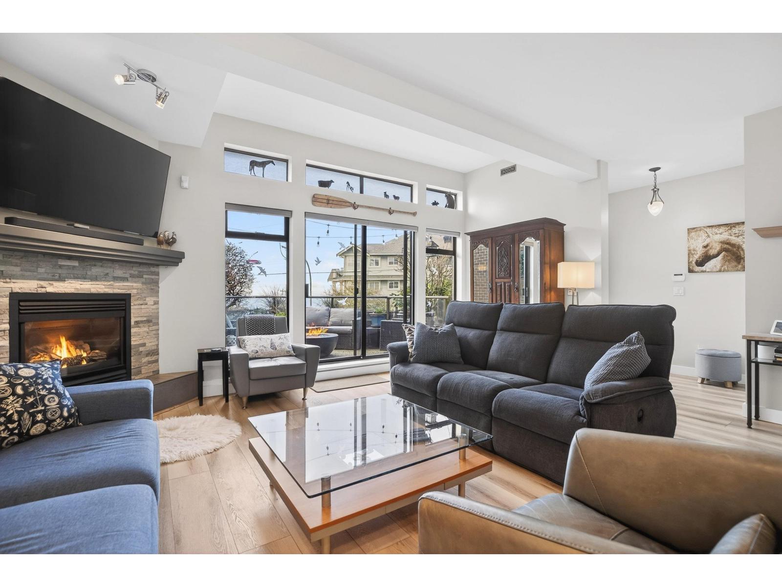 812 MAPLE STREET, White Rock