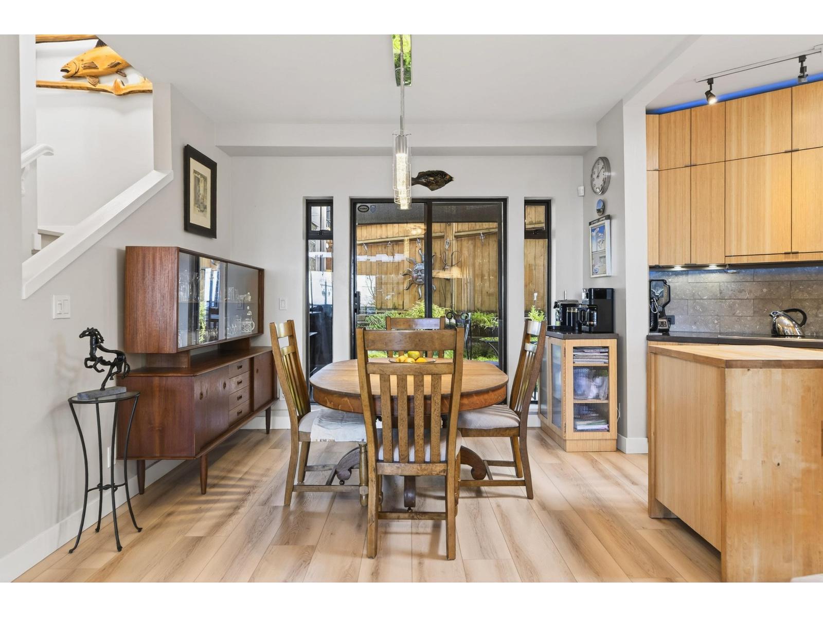 812 MAPLE STREET, White Rock