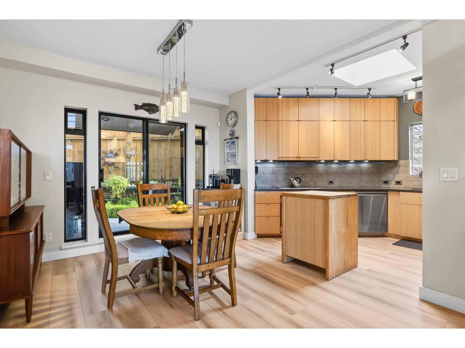 812 MAPLE STREET, White Rock