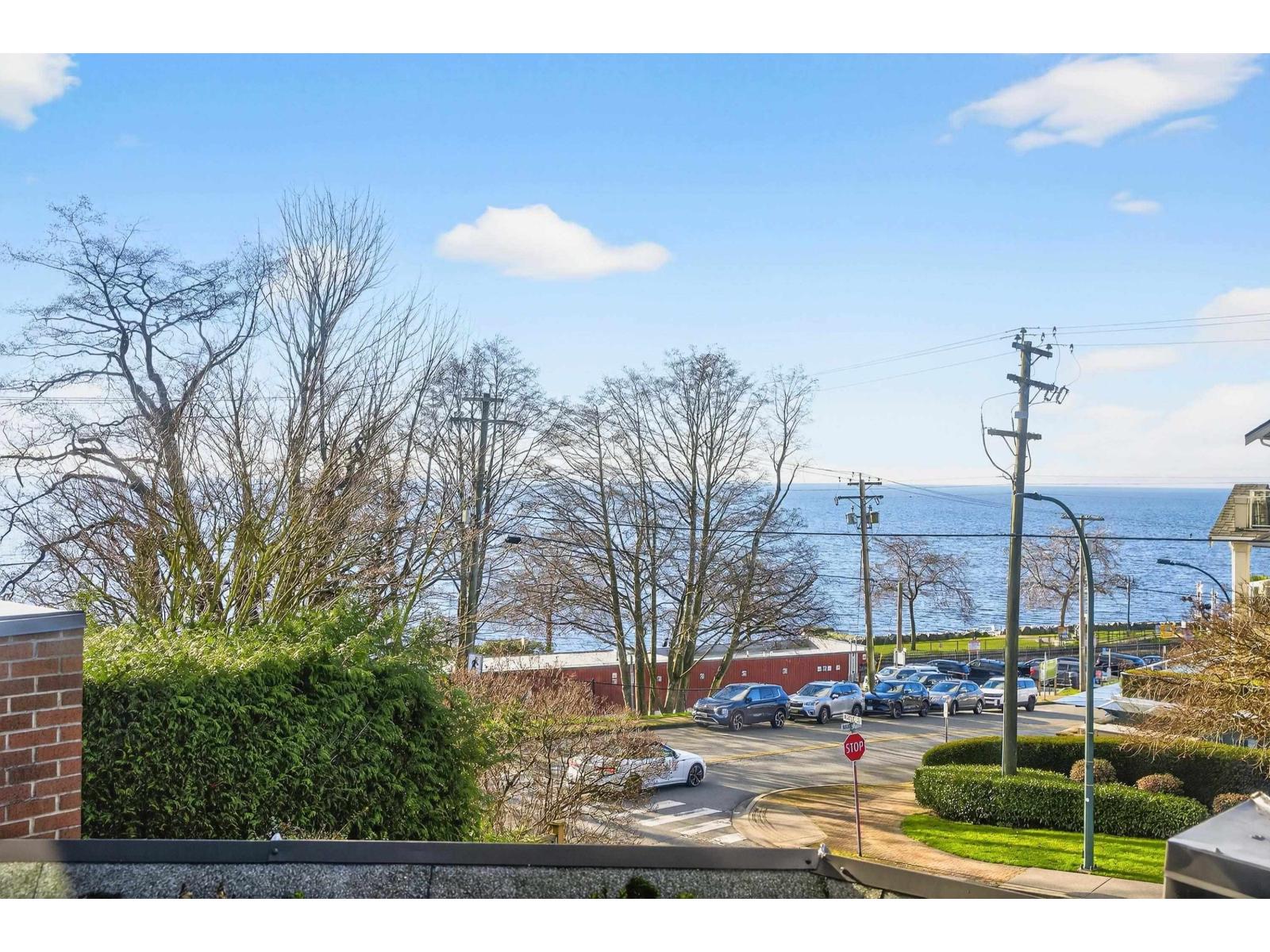 812 MAPLE STREET, White Rock