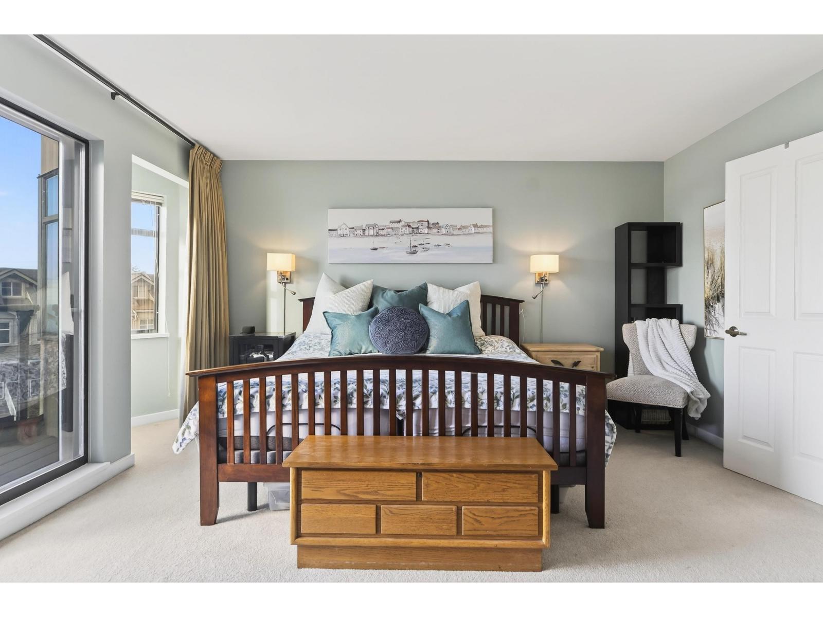 812 MAPLE STREET, White Rock