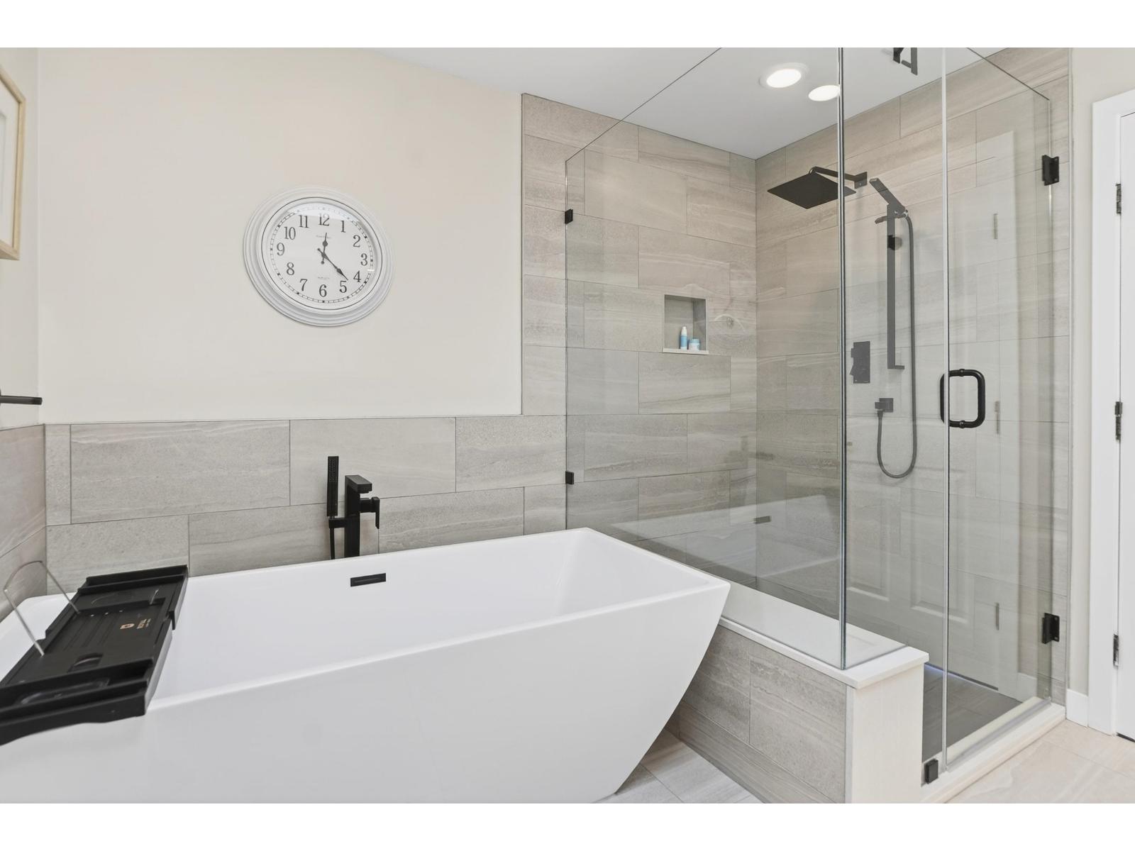 812 MAPLE STREET, White Rock