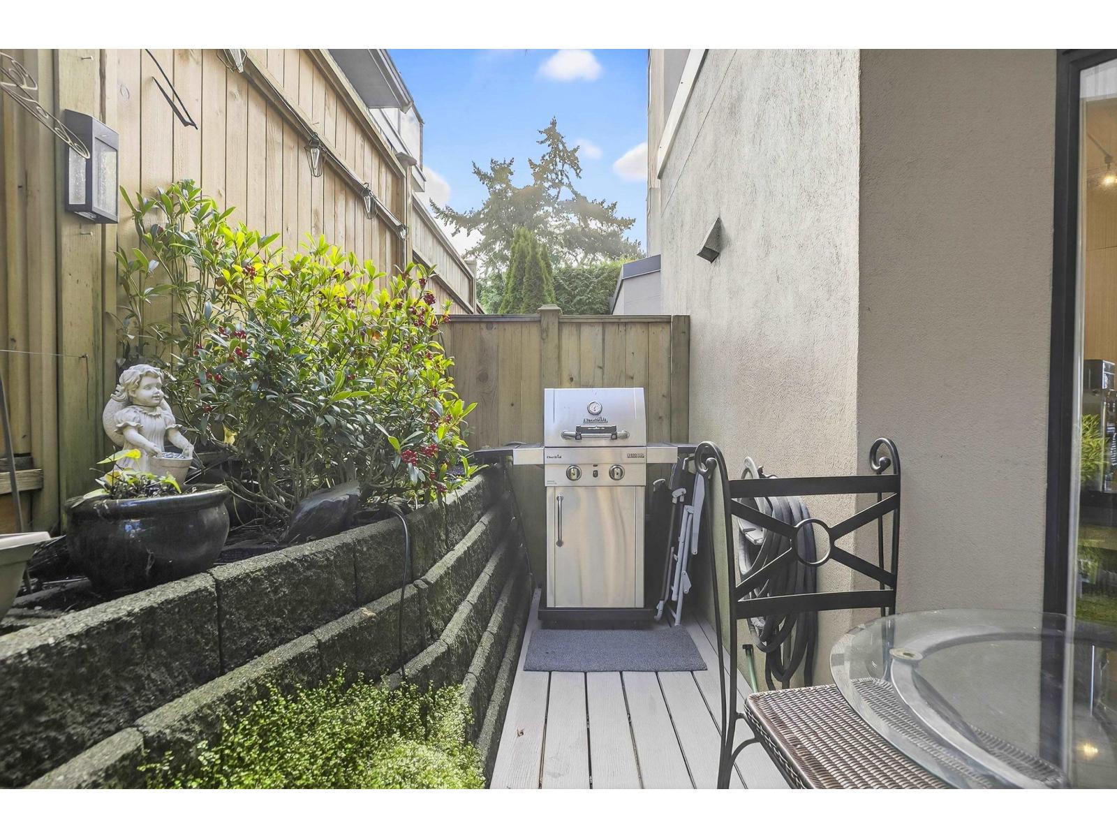 812 MAPLE STREET, White Rock