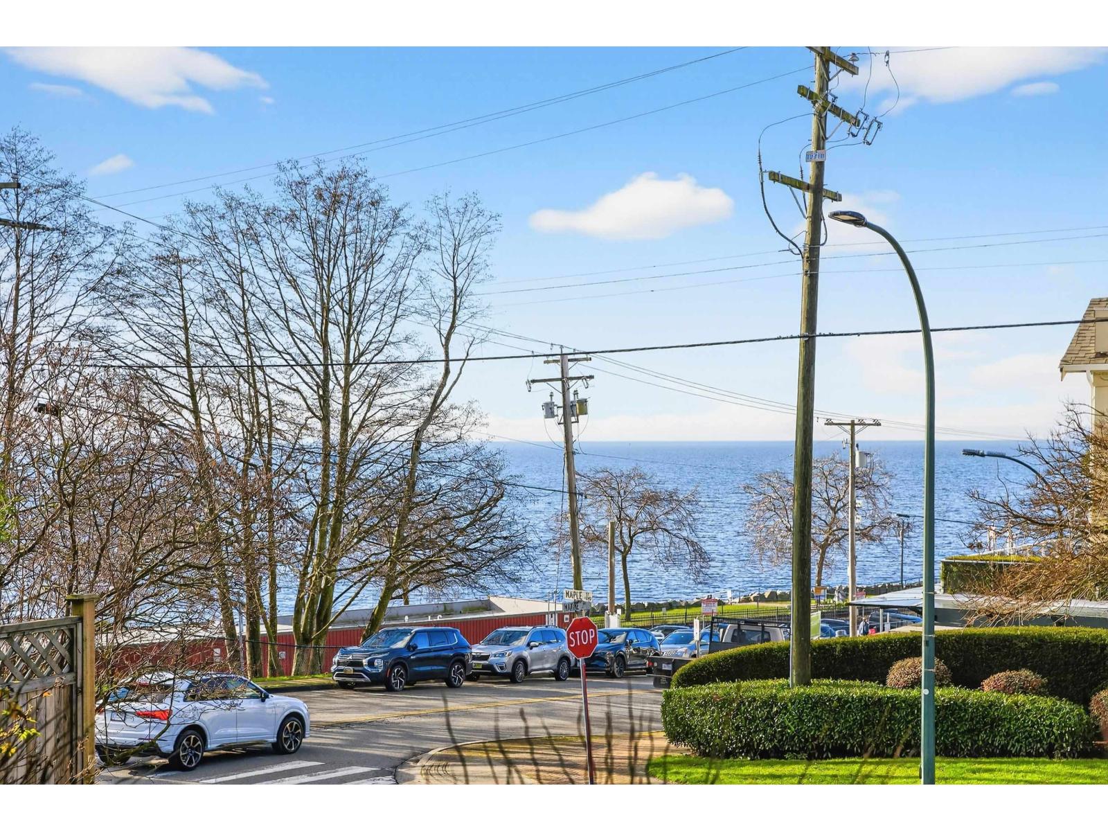812 MAPLE STREET, White Rock