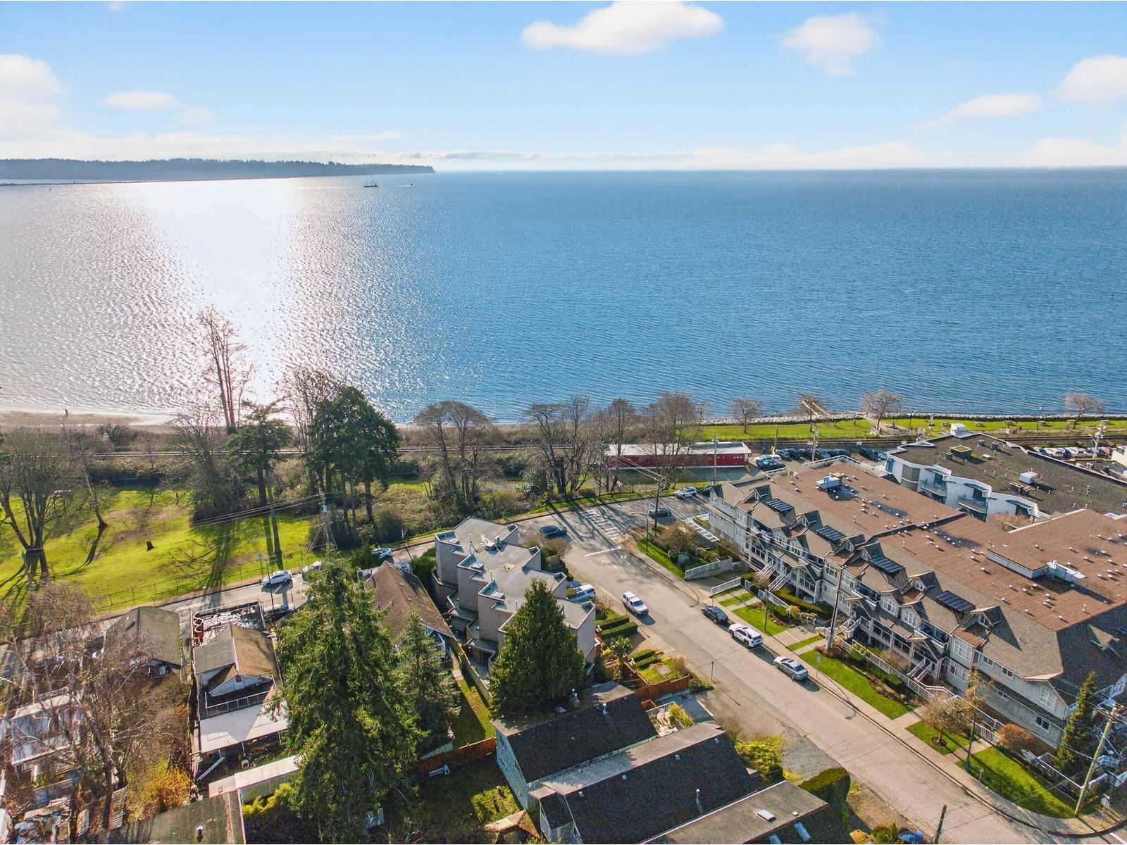 812 MAPLE STREET, White Rock