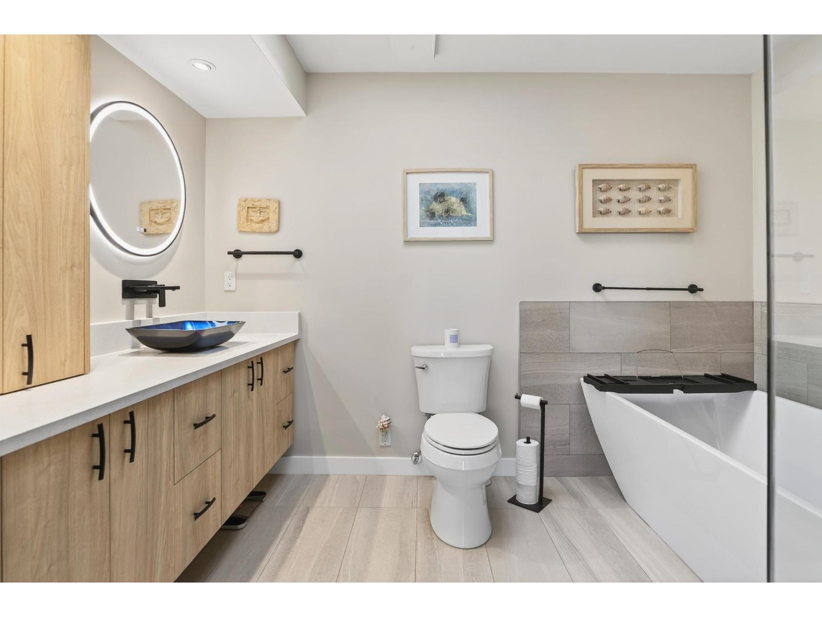 812 MAPLE STREET, White Rock