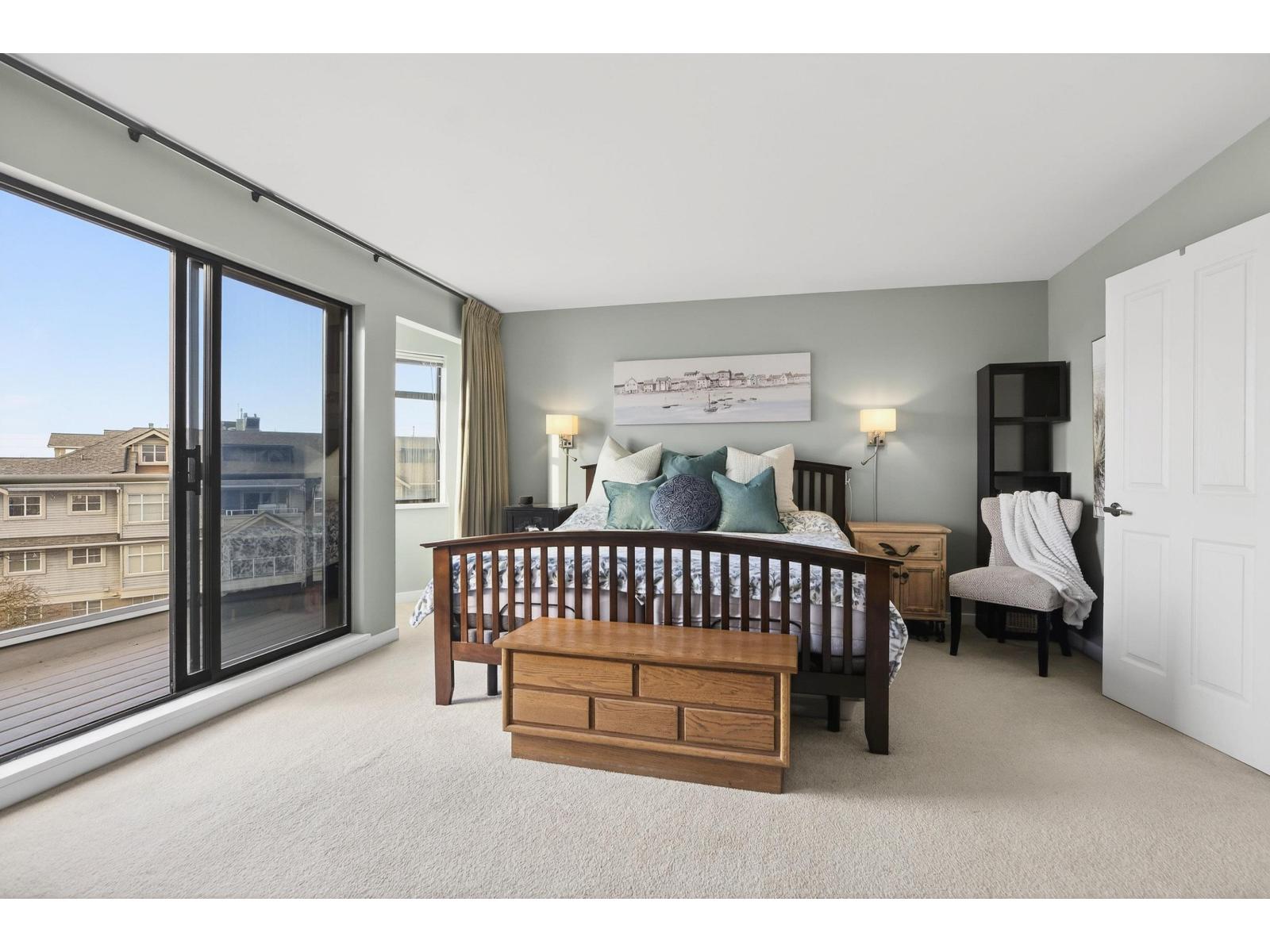 812 MAPLE STREET, White Rock