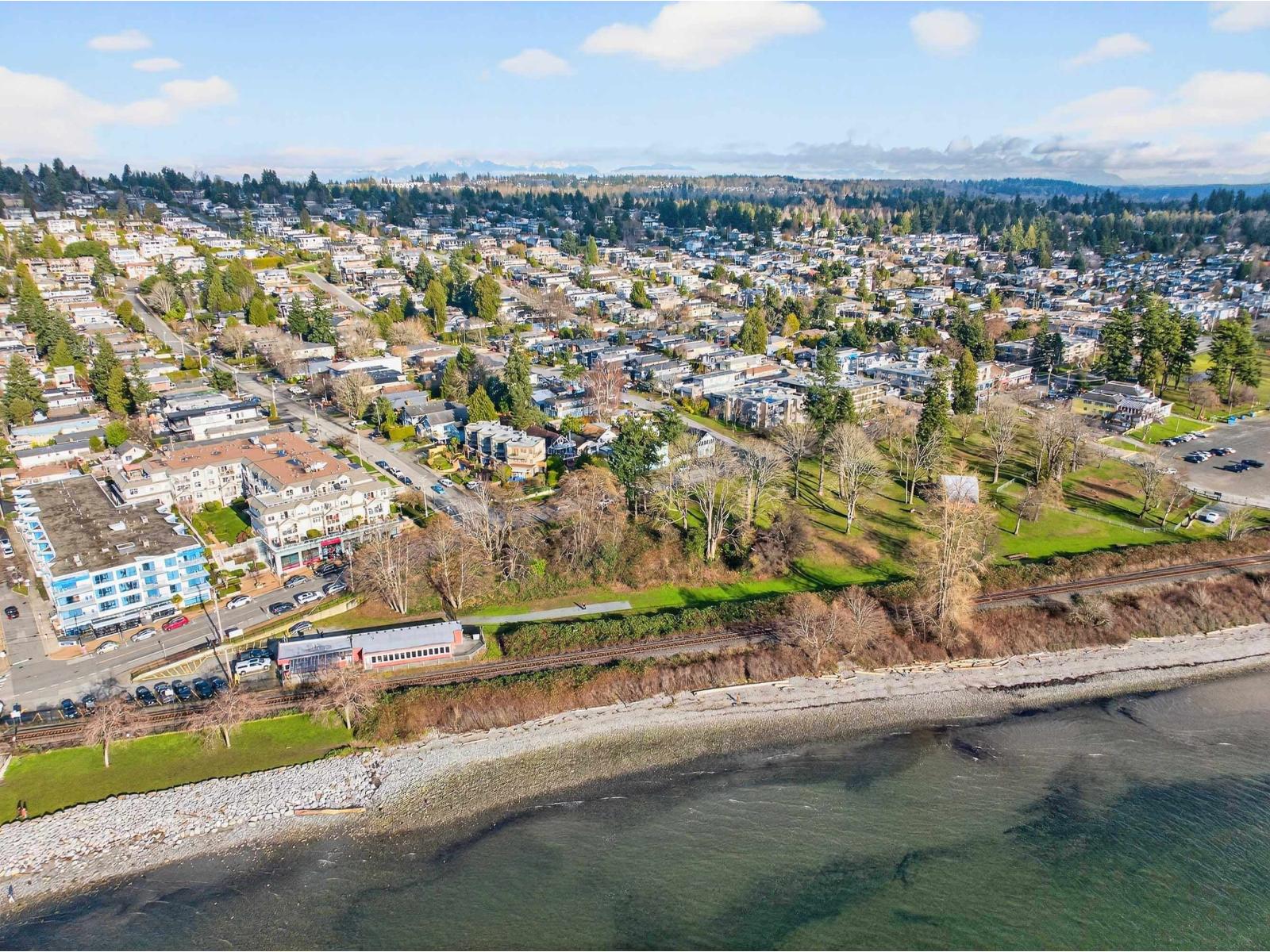 812 MAPLE STREET, White Rock
