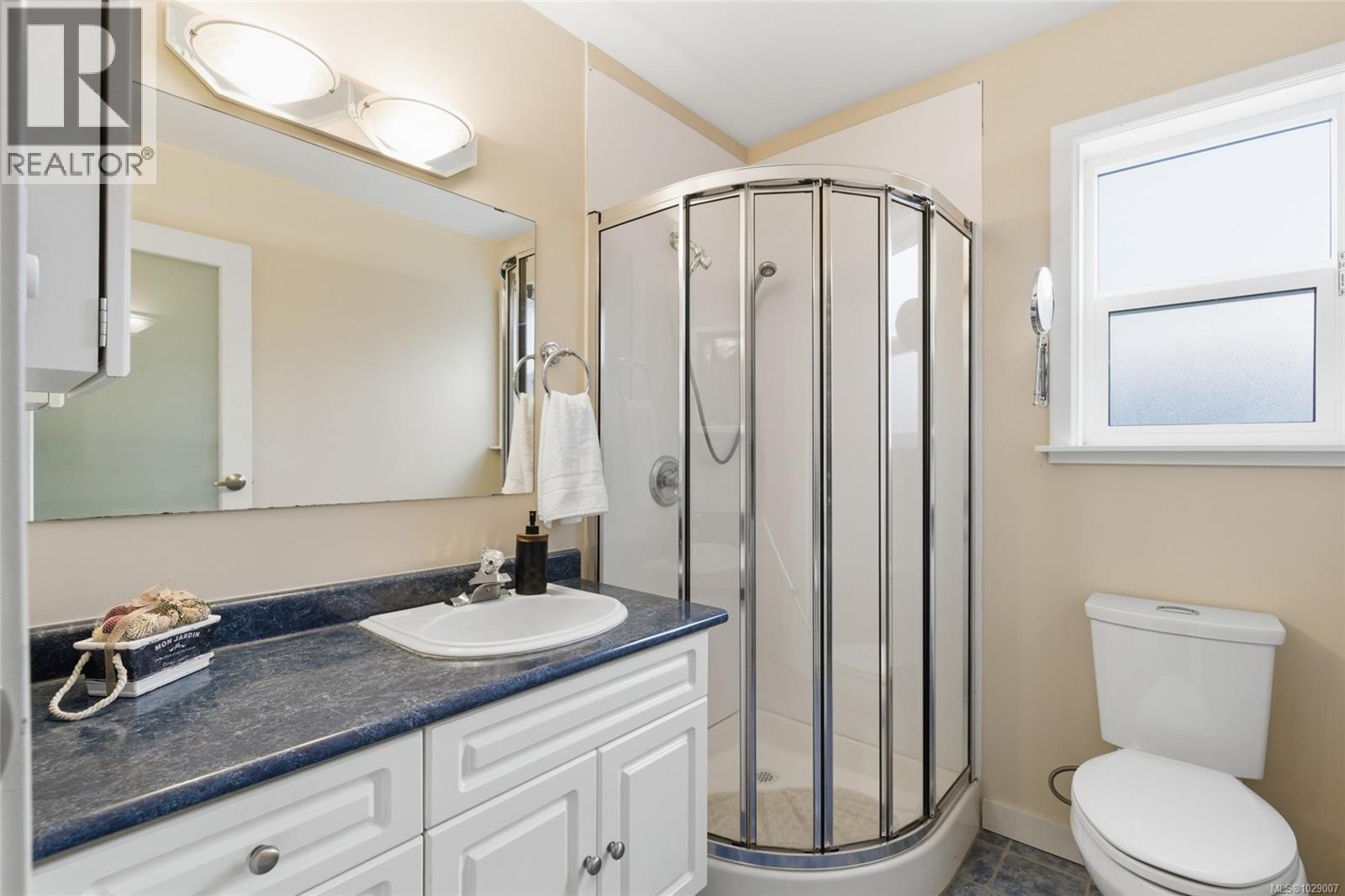 #28 493 PIONEER CRES - 11