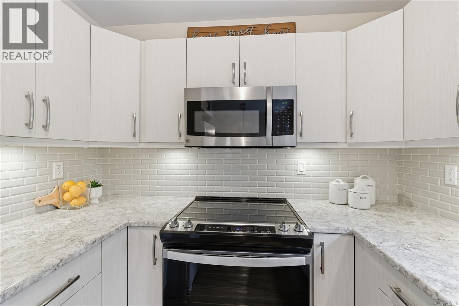 #28 493 PIONEER CRES - 13