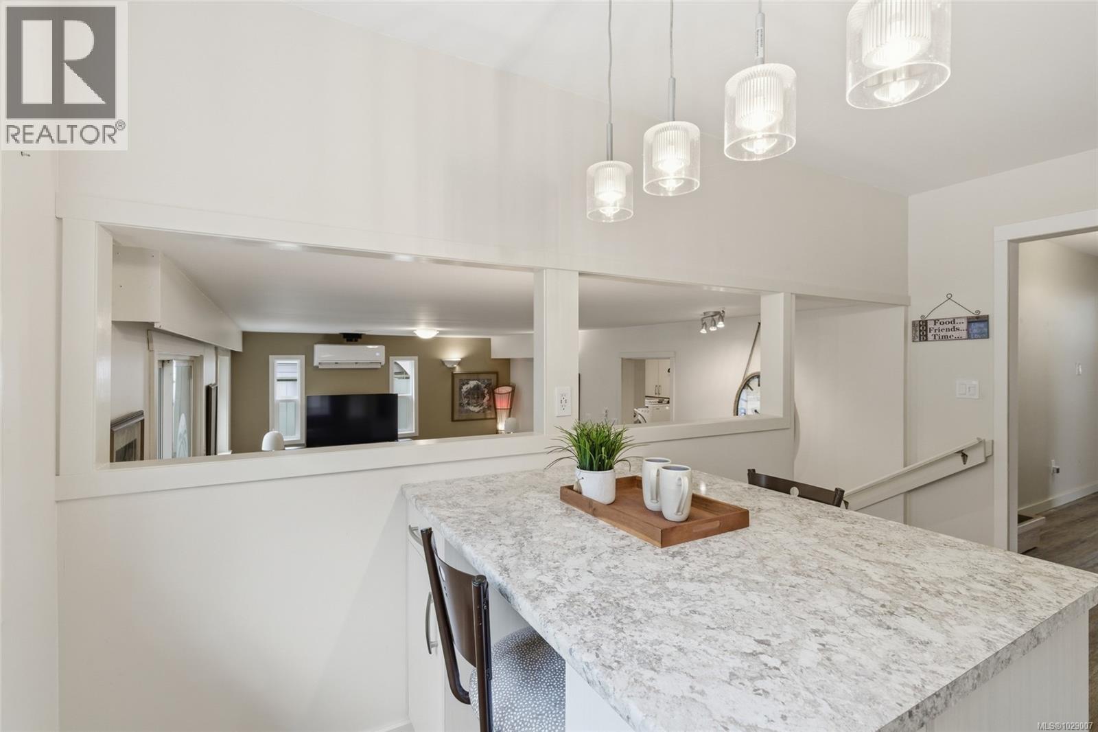 #28 493 PIONEER CRES - 16