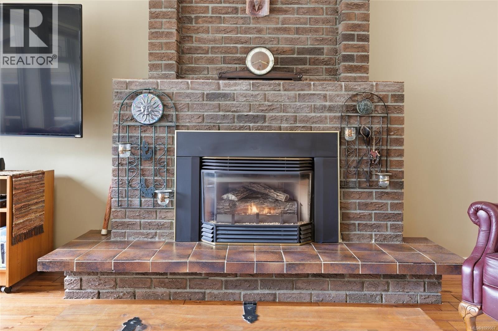 #28 493 PIONEER CRES - 22