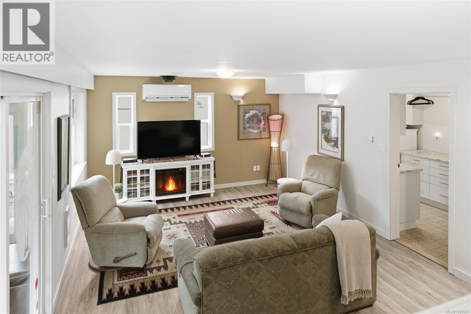 #28 493 PIONEER CRES - 23