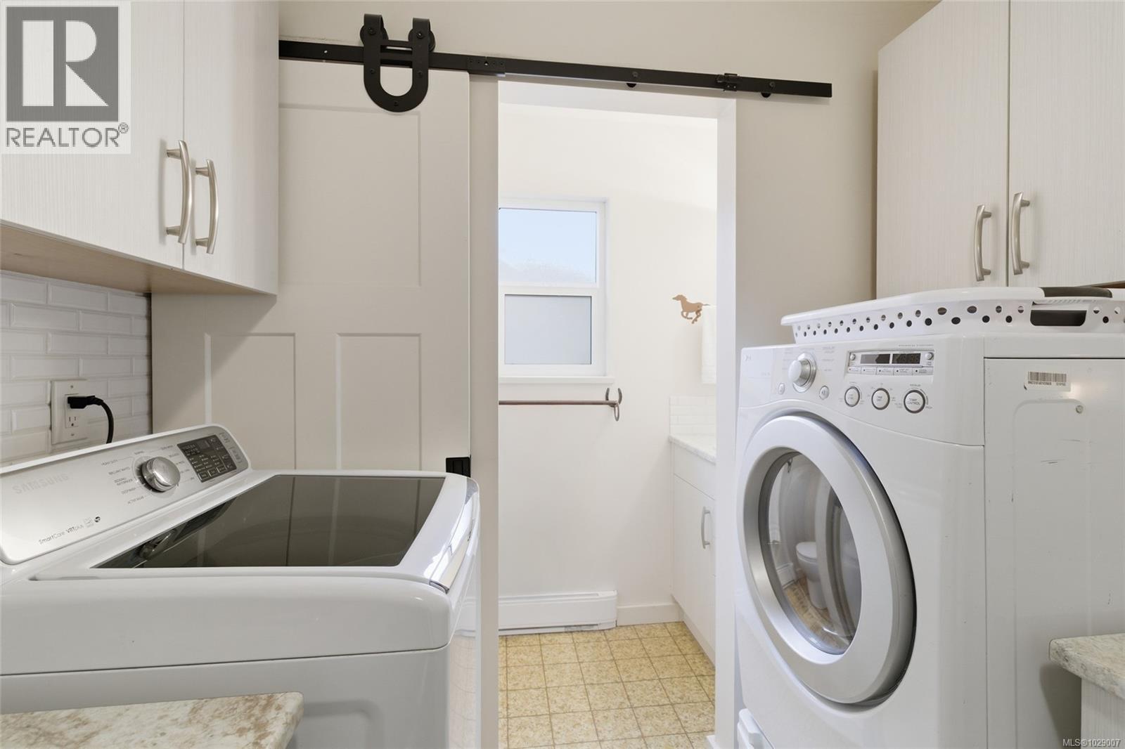 #28 493 PIONEER CRES - 28