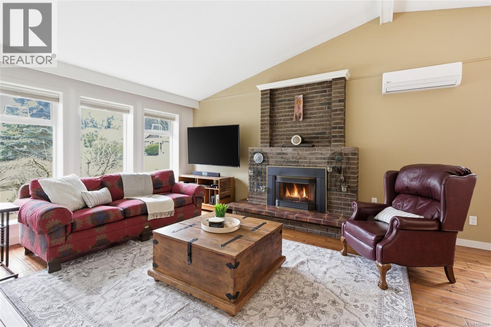 #28 493 PIONEER CRES - Image 3