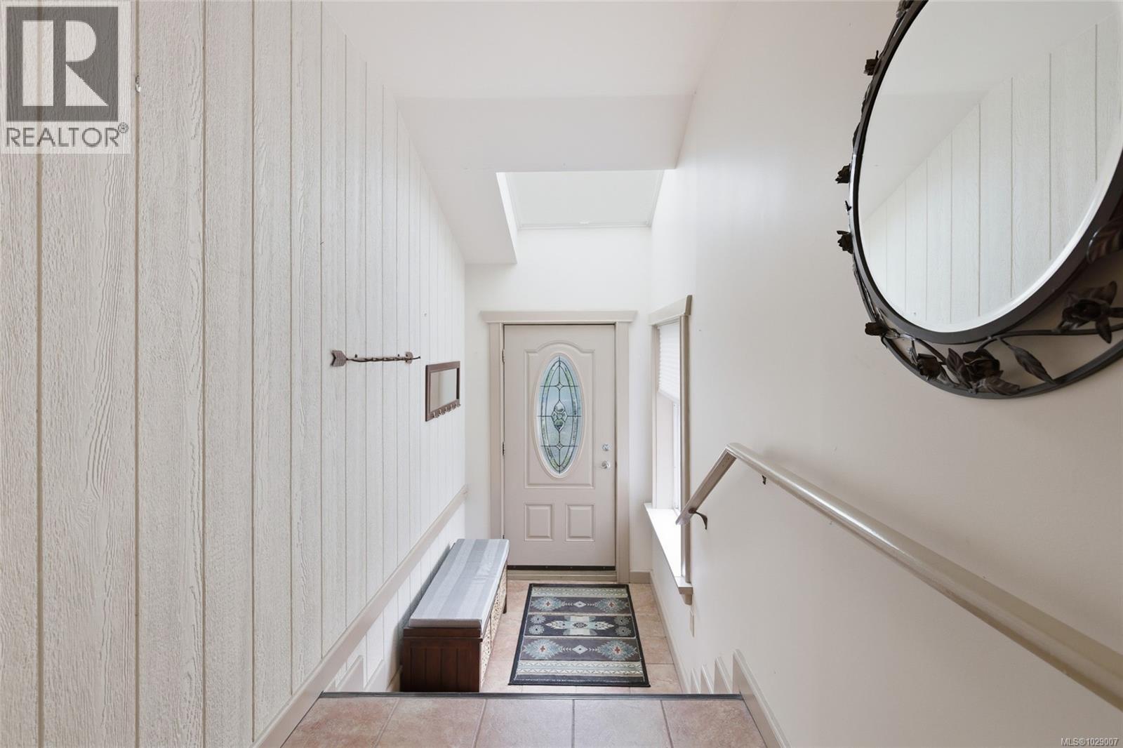 #28 493 PIONEER CRES - 30