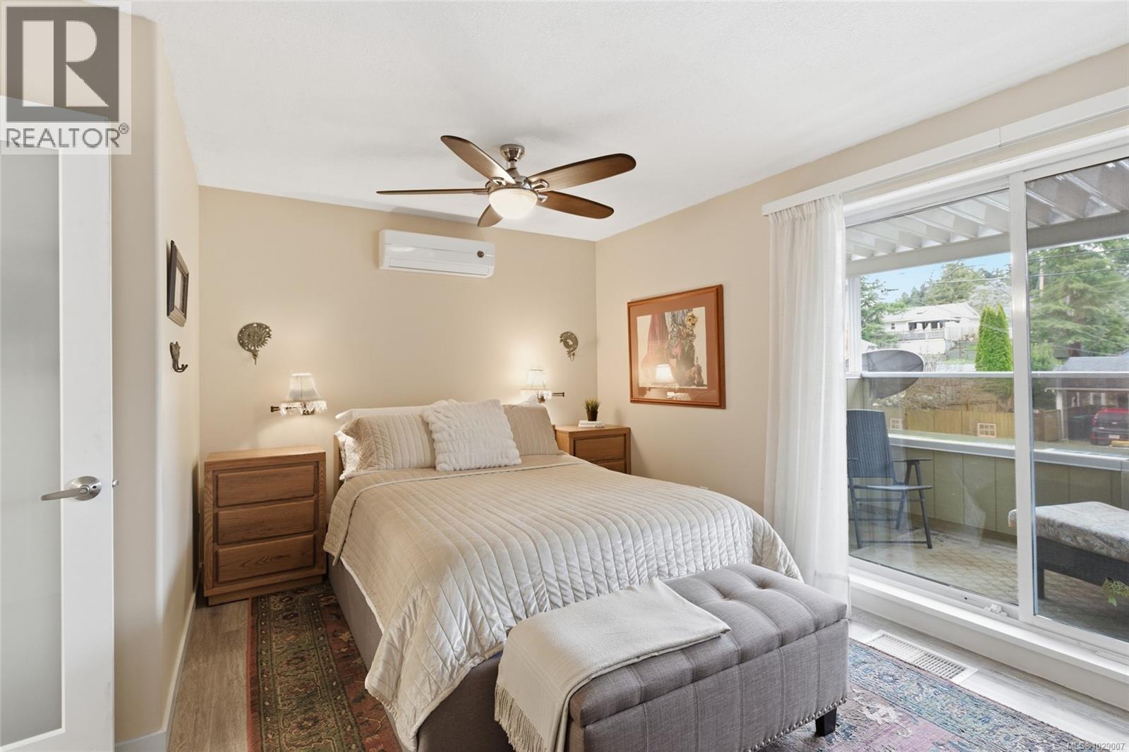 #28 493 PIONEER CRES - 32