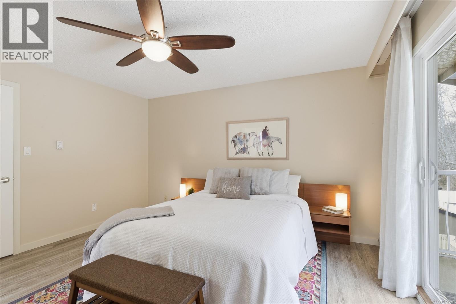 #28 493 PIONEER CRES - 34