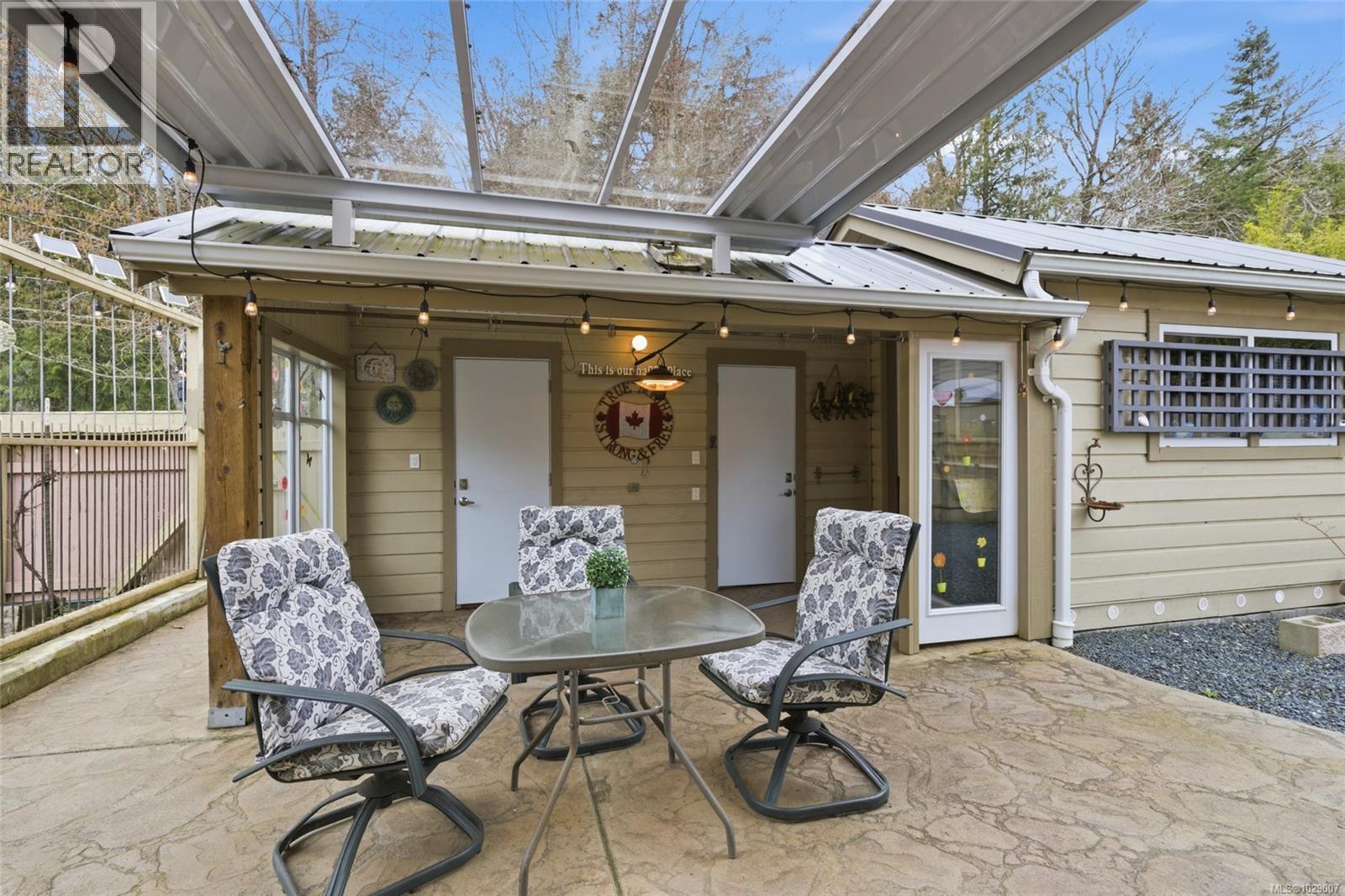 #28 493 PIONEER CRES - 36