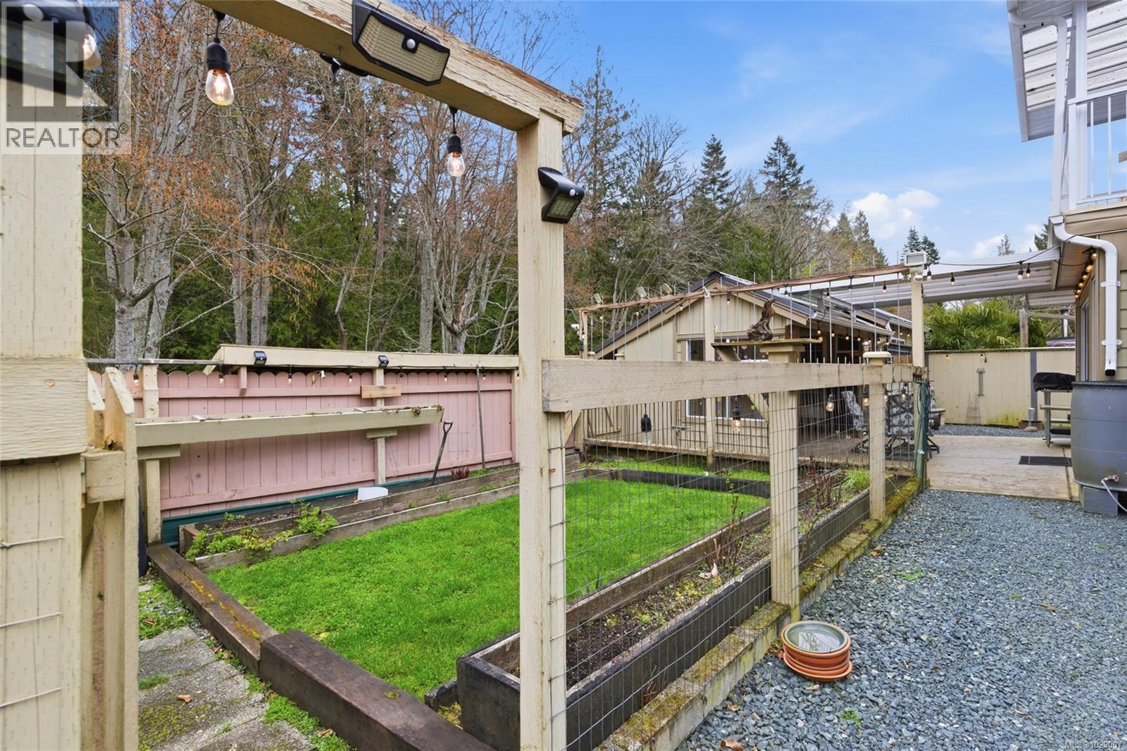 #28 493 PIONEER CRES - 39