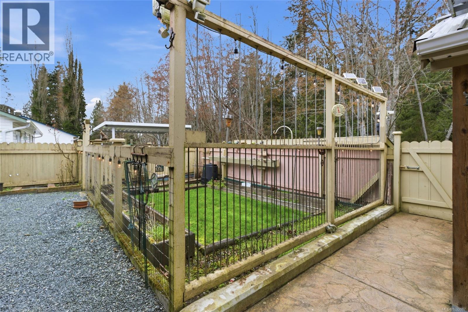 #28 493 PIONEER CRES - 40