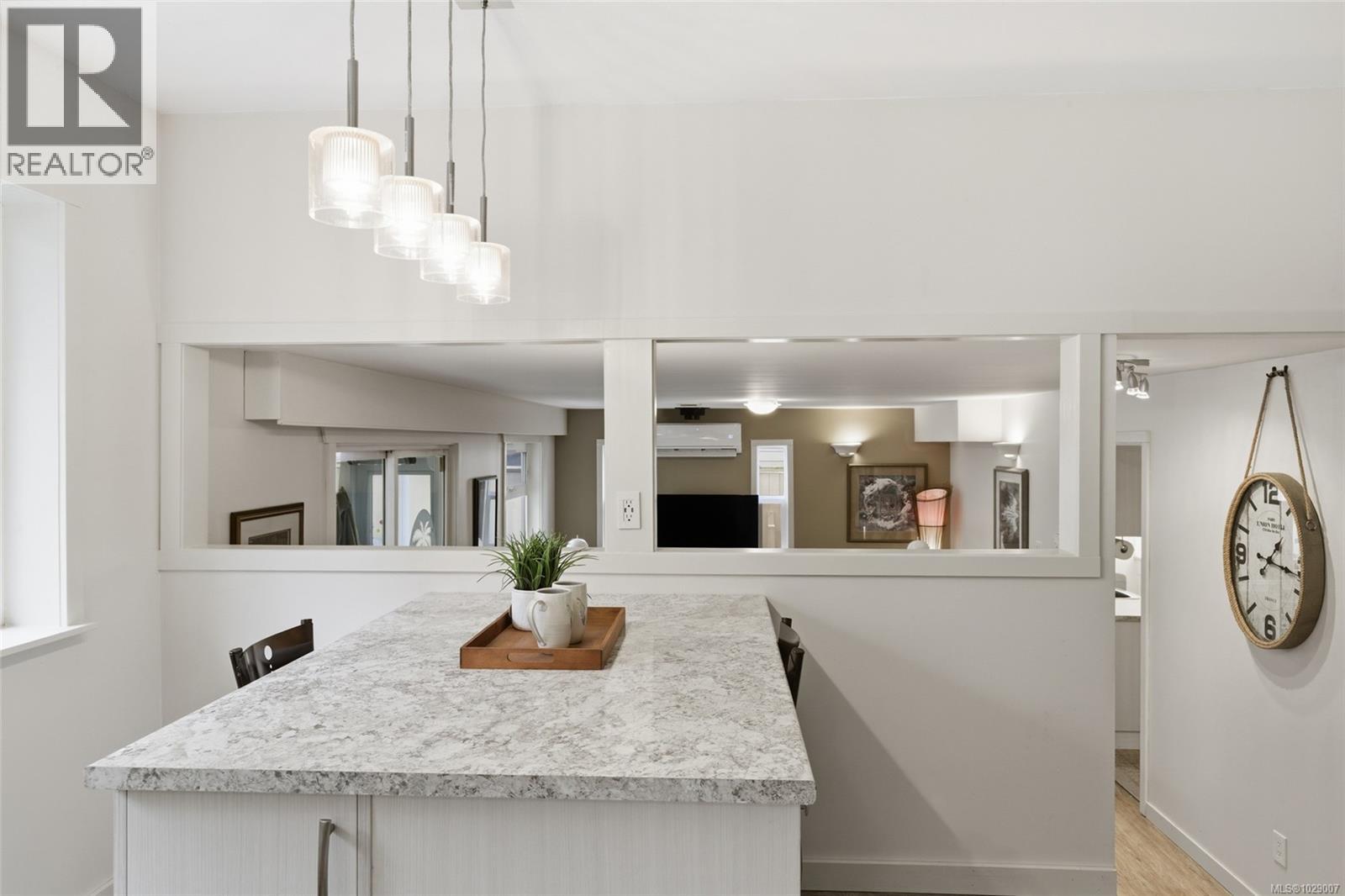 #28 493 PIONEER CRES - 6