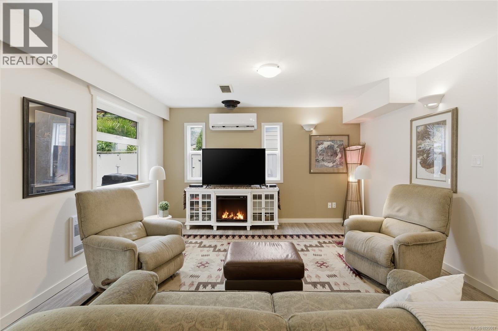 #28 493 PIONEER CRES - 24