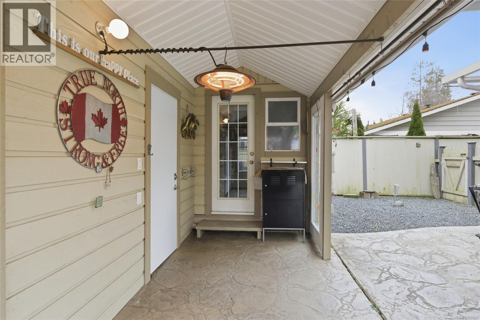 #28 493 PIONEER CRES - 44