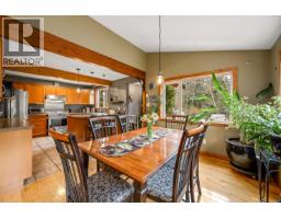Living room - 1590 Carrington Bay Rd, Cortes Island, BC V0P1Z0 Photo 9