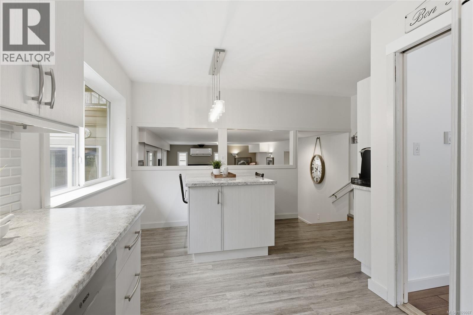 #28 493 PIONEER CRES - 14