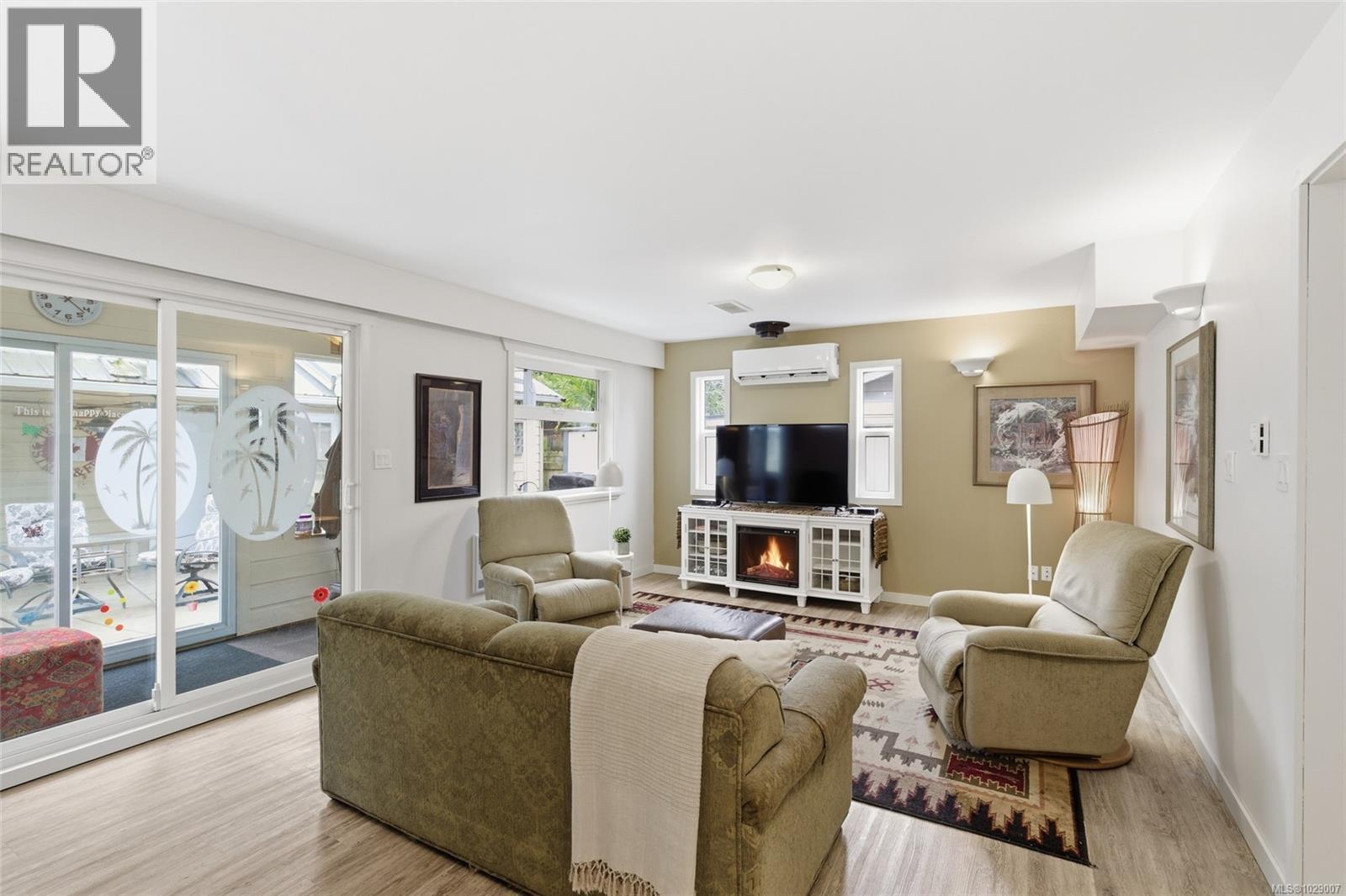 #28 493 PIONEER CRES - 7