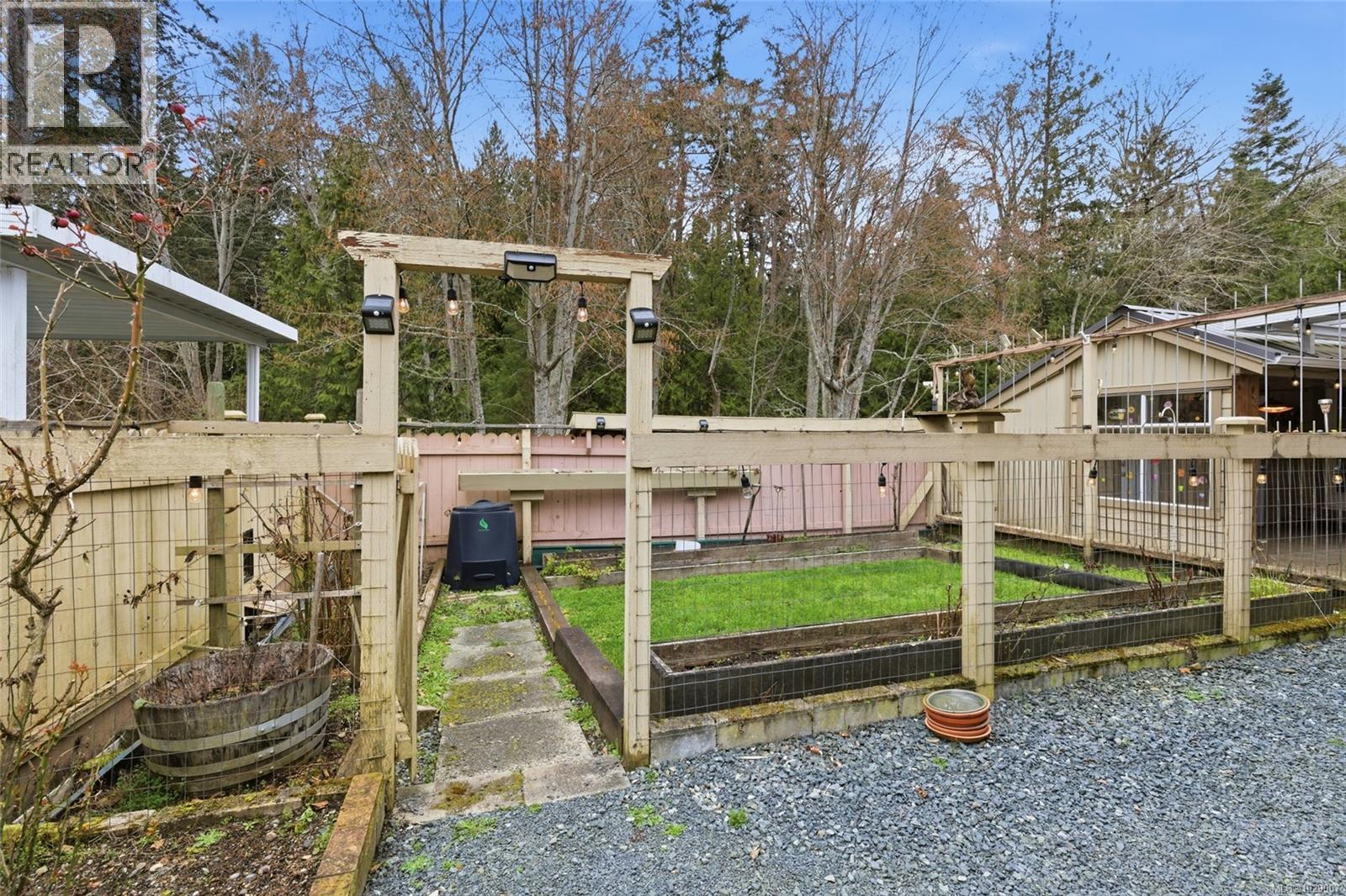 #28 493 PIONEER CRES - 42