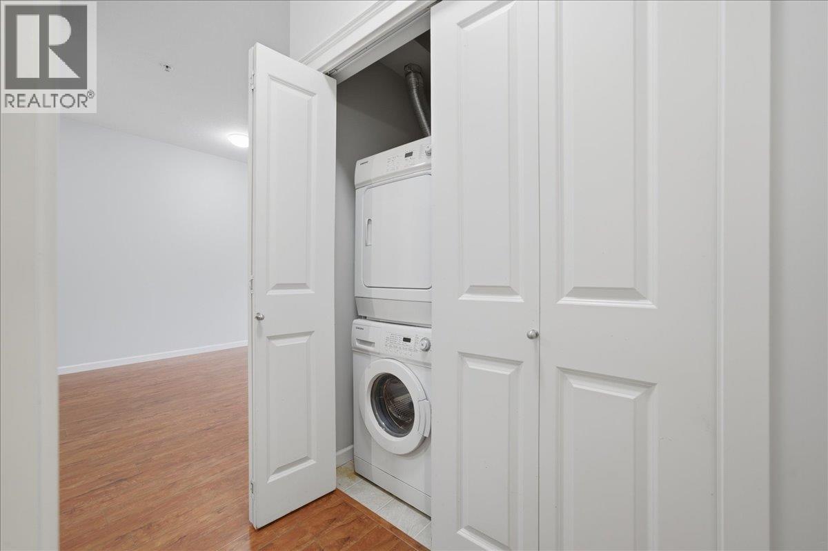 207 22858 LOUGHEED HIGHWAY, Maple Ridge