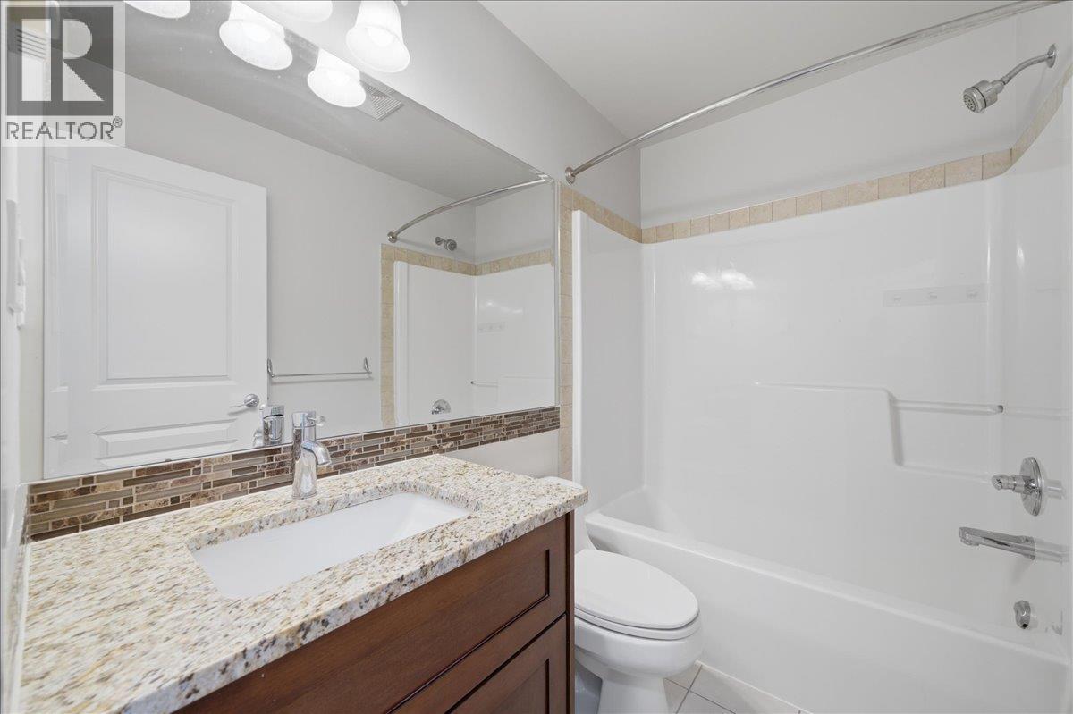 207 22858 LOUGHEED HIGHWAY, Maple Ridge