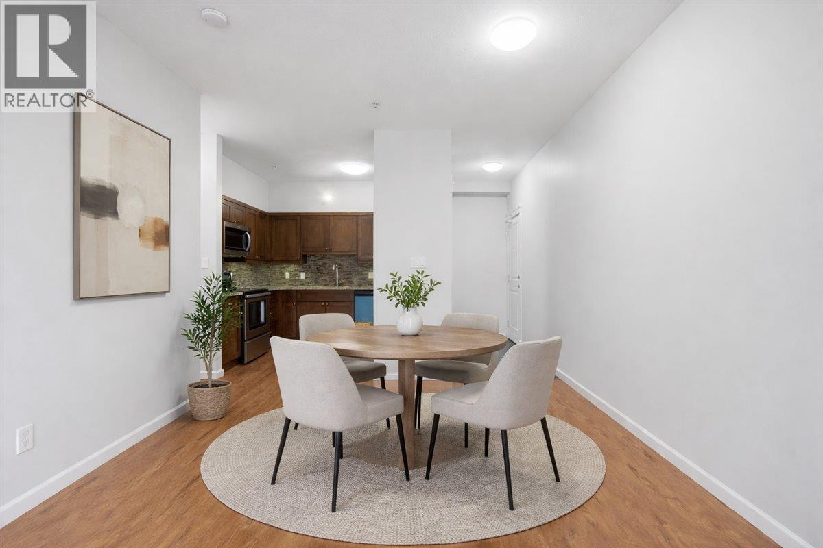 207 22858 LOUGHEED HIGHWAY, Maple Ridge