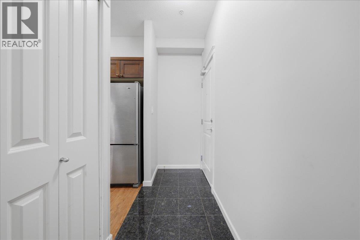 207 22858 LOUGHEED HIGHWAY, Maple Ridge