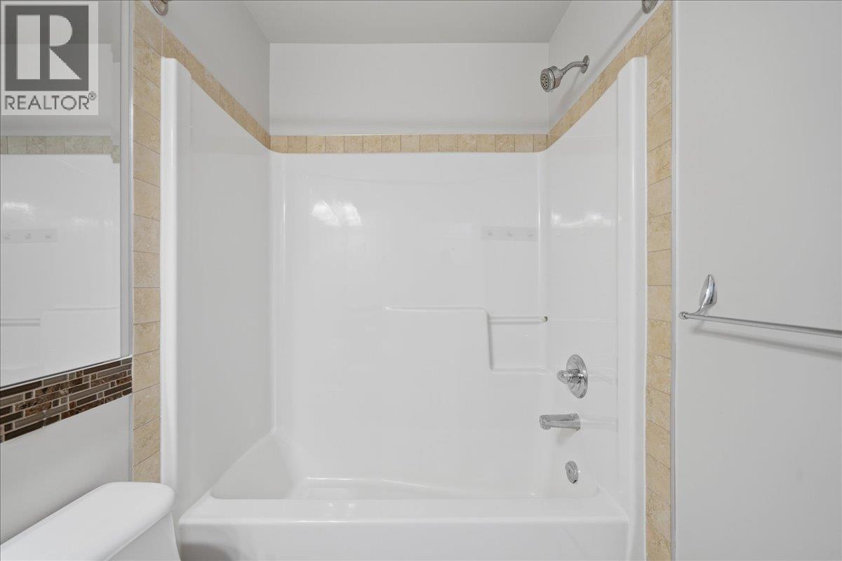 207 22858 LOUGHEED HIGHWAY, Maple Ridge