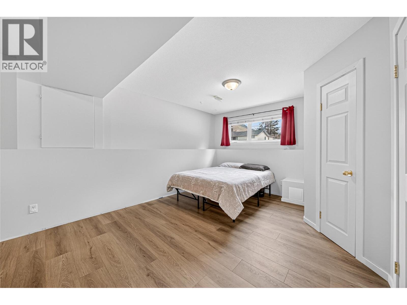 345 Pacific Yew Crescent, Sparwood