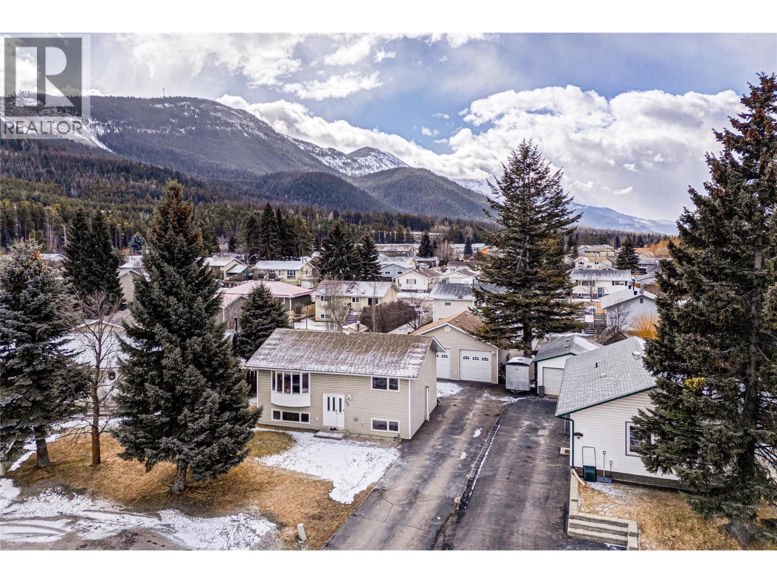 345 Pacific Yew Crescent, Sparwood