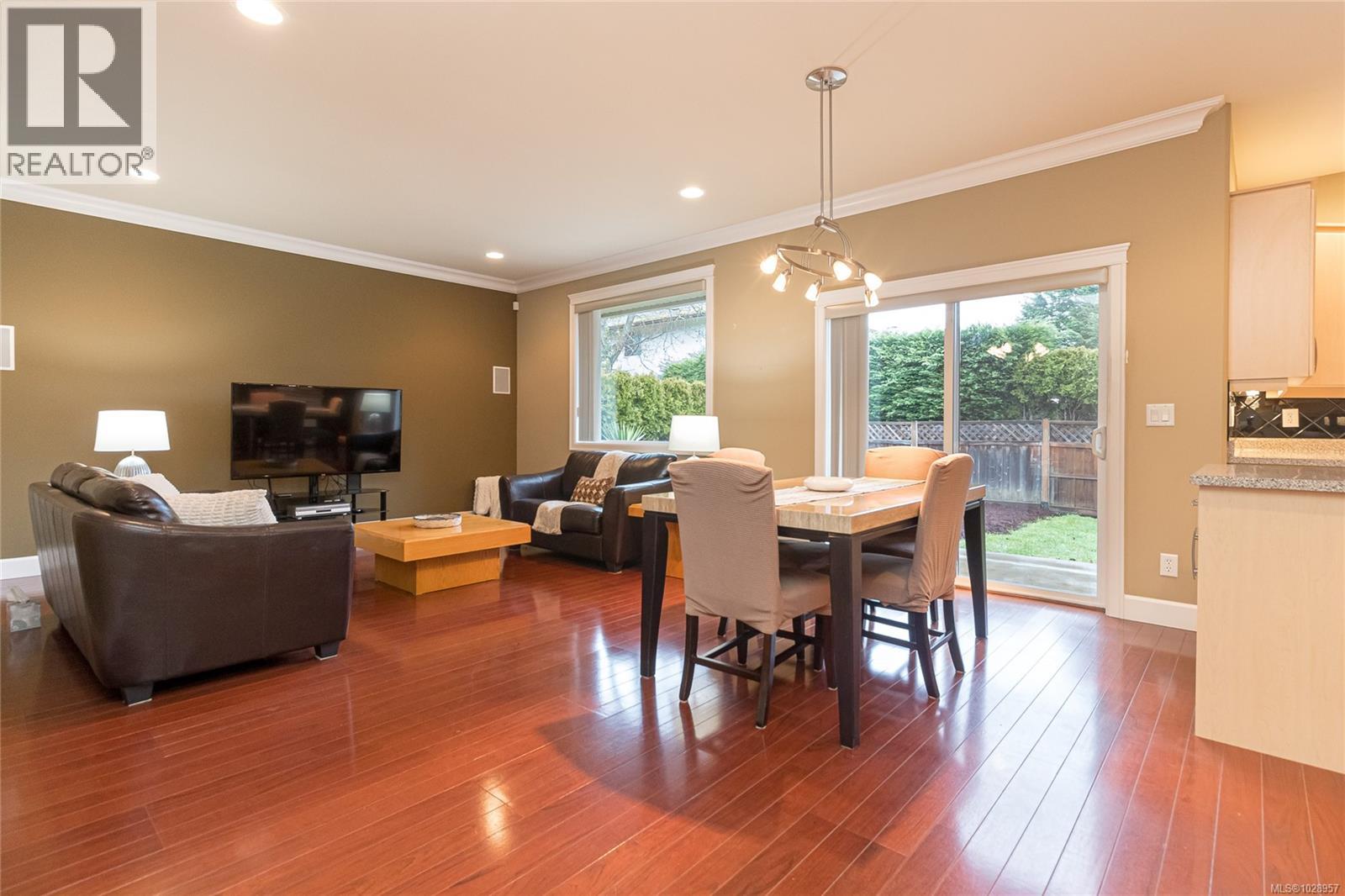 4073 LONGVIEW DR - 18