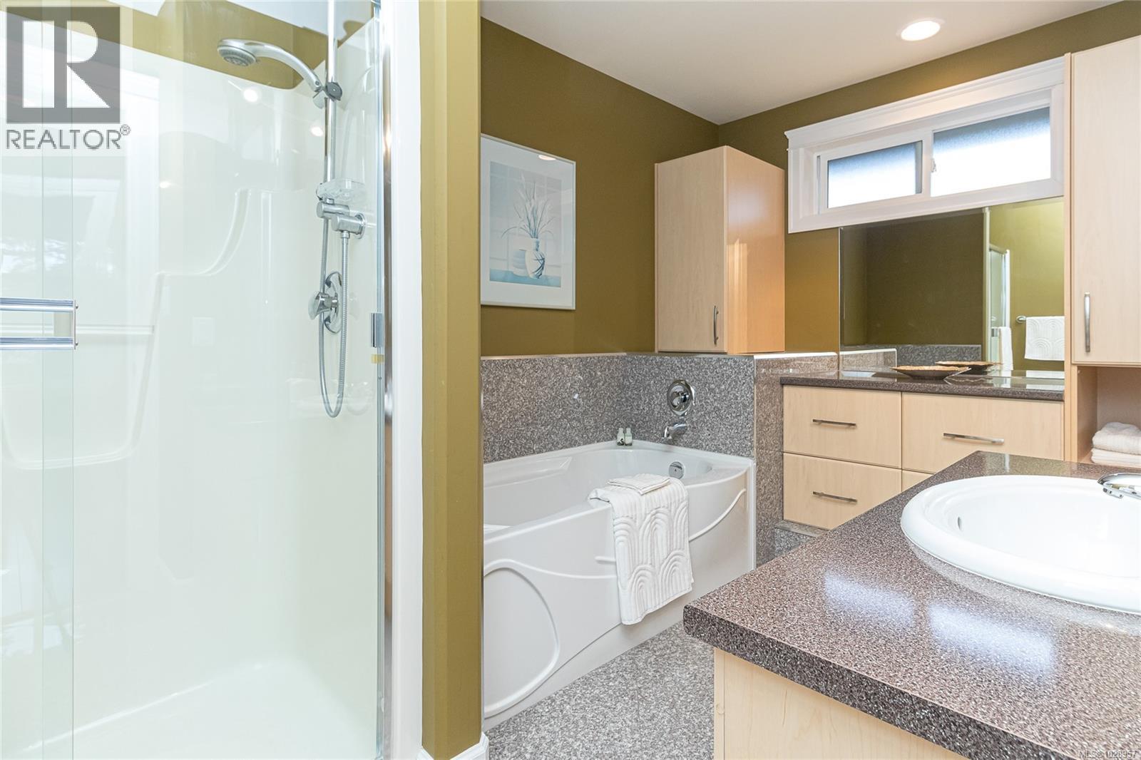 4073 LONGVIEW DR - 28