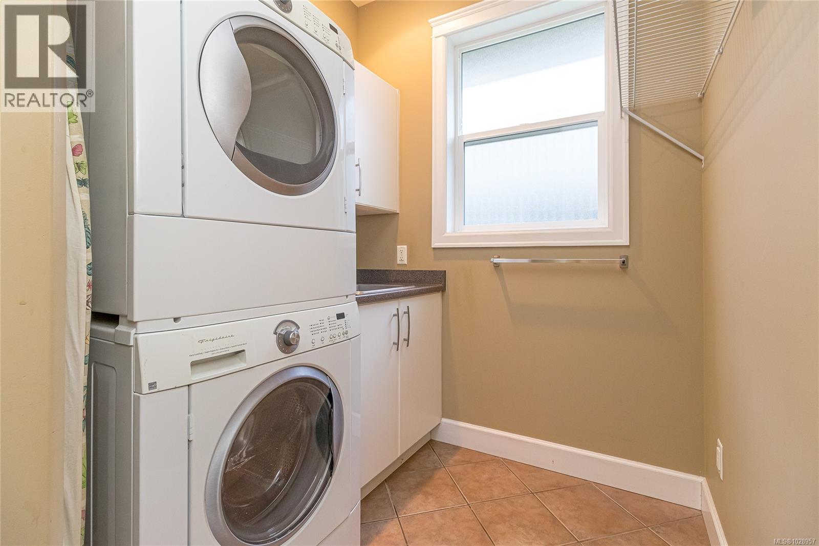 4073 LONGVIEW DR - 34