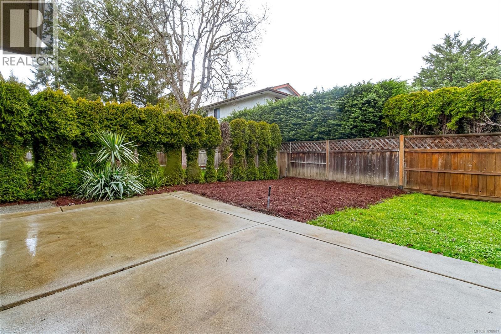 4073 LONGVIEW DR - 36