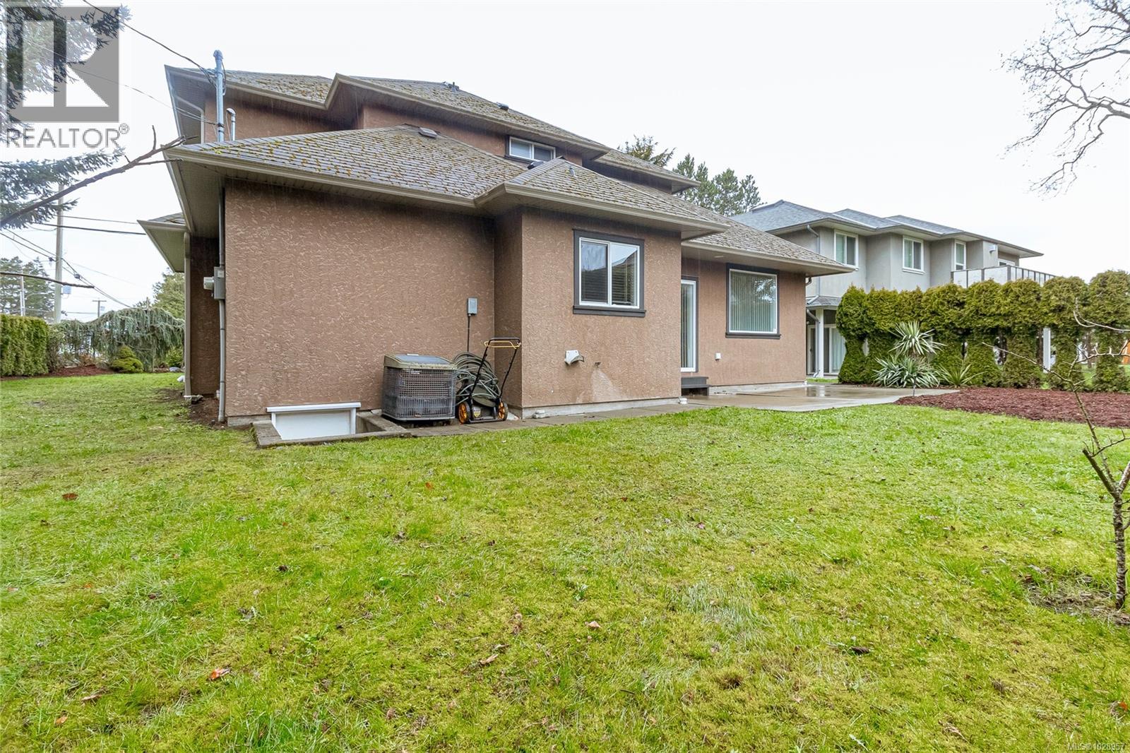 4073 LONGVIEW DR - 38