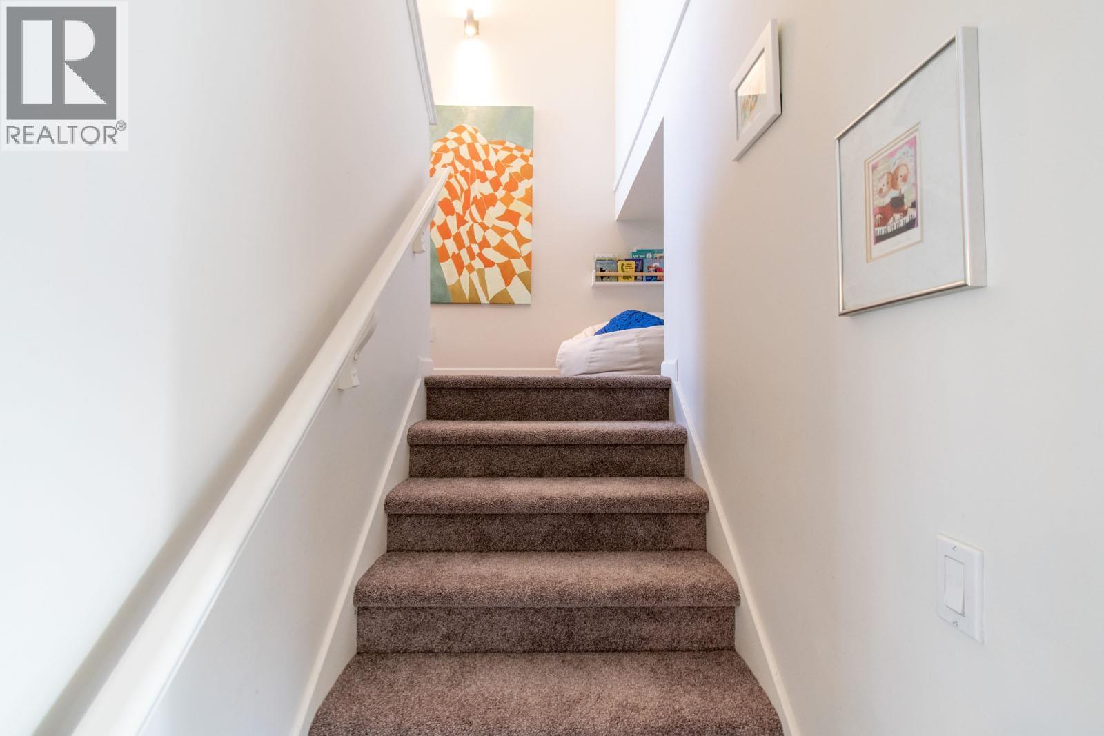 2 40632 GOVERNMENT ROAD, Squamish