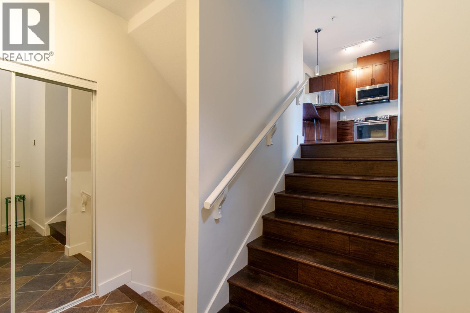 2 40632 GOVERNMENT ROAD, Squamish