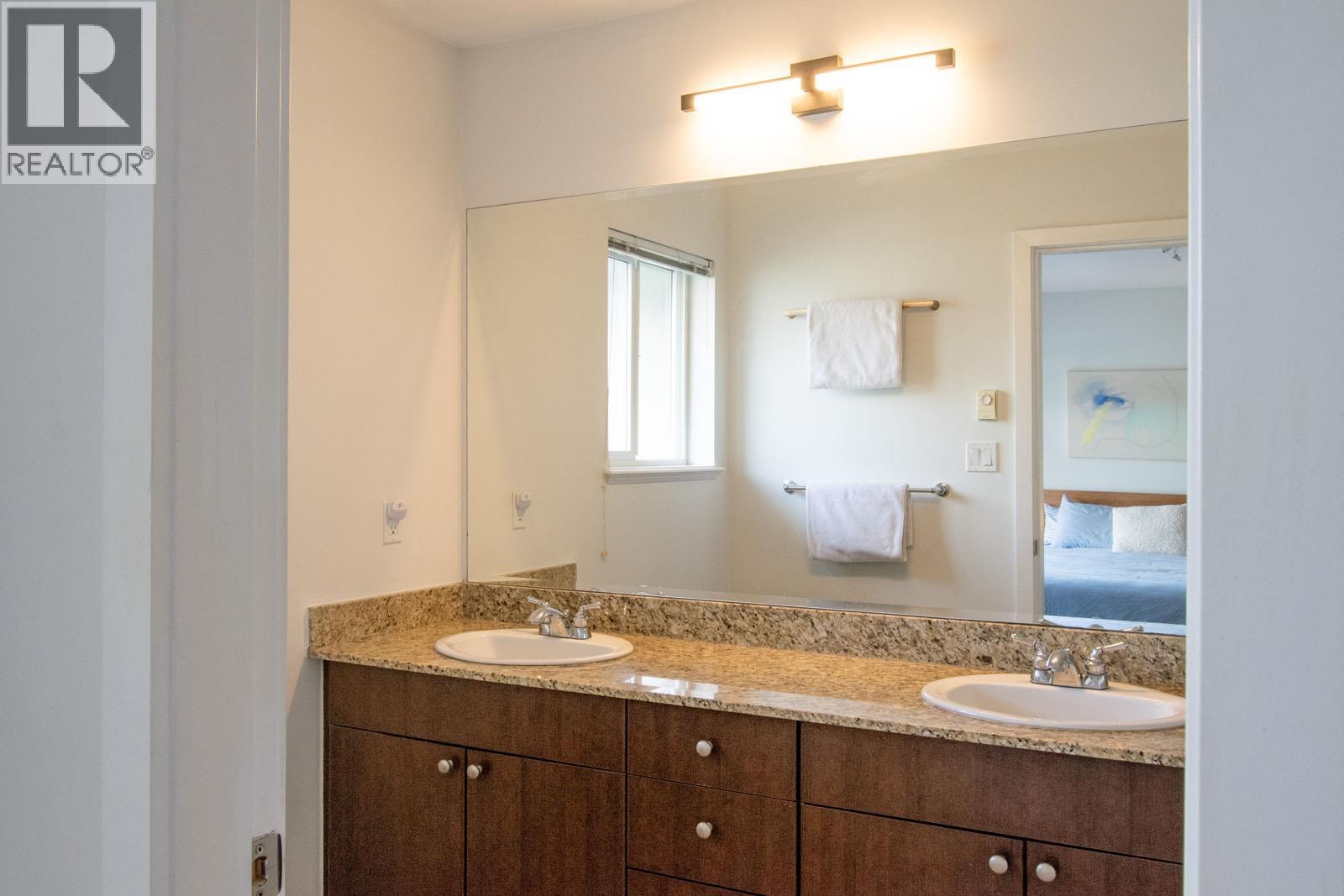 2 40632 GOVERNMENT ROAD, Squamish