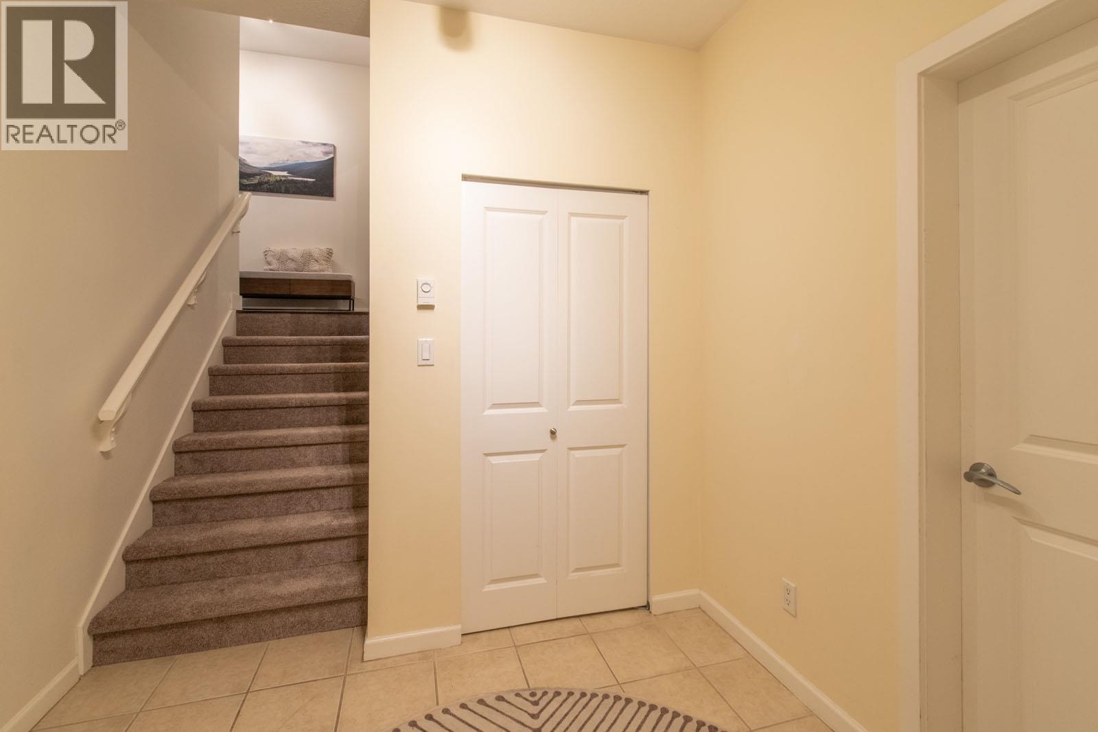 2 40632 GOVERNMENT ROAD, Squamish