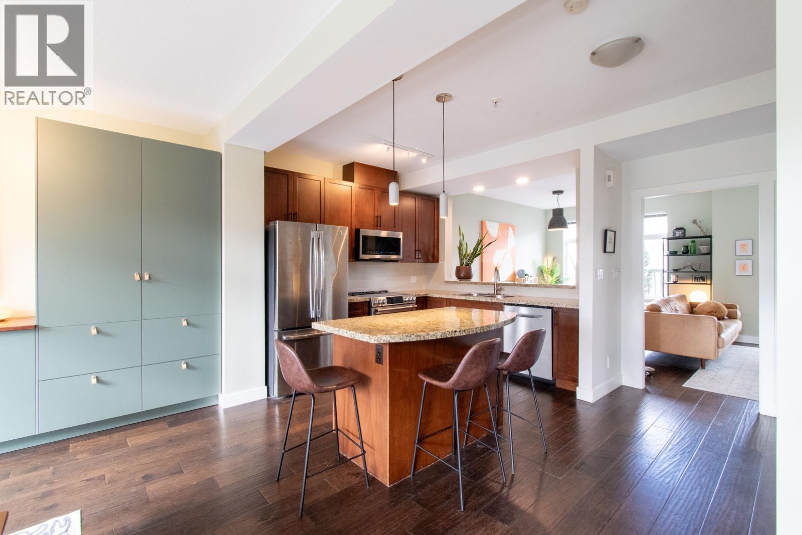 2 40632 GOVERNMENT ROAD, Squamish